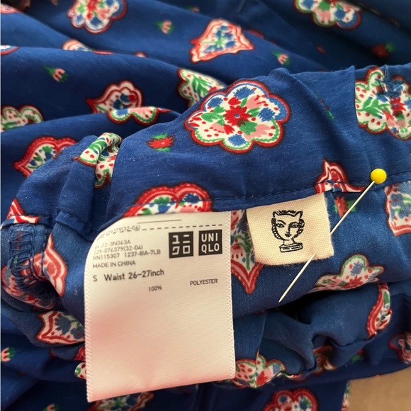 Celia Birtwell x Uniqlo wide legged cropped pants with blue flower print size S - Picture 8 of 8